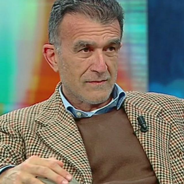 Sergio Claudio Perroni, lo scrittore si è suicidato sparandosi un colpo alla tempia in mezzo alla strada a Taormina: aveva 63 anni