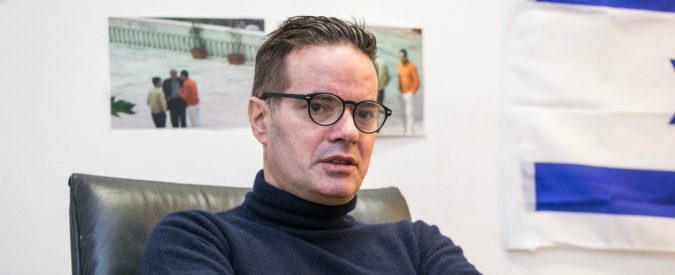 Klaus Davi, malore nella notte: “Affaticamento fisico e problemi di pressione molto forti”. Ecco come sta