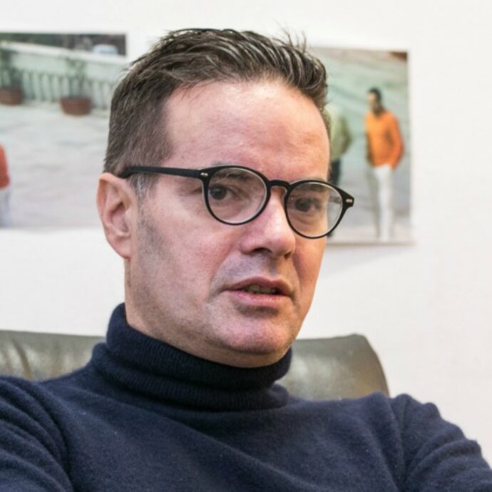 Klaus Davi, malore nella notte: “Affaticamento fisico e problemi di pressione molto forti”. Ecco come sta