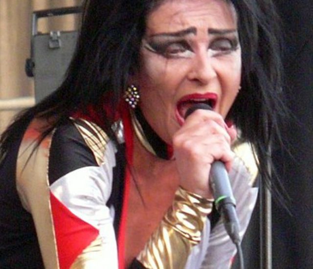 Auguri a Siouxsie Sioux, regina indiscussa della musica goth