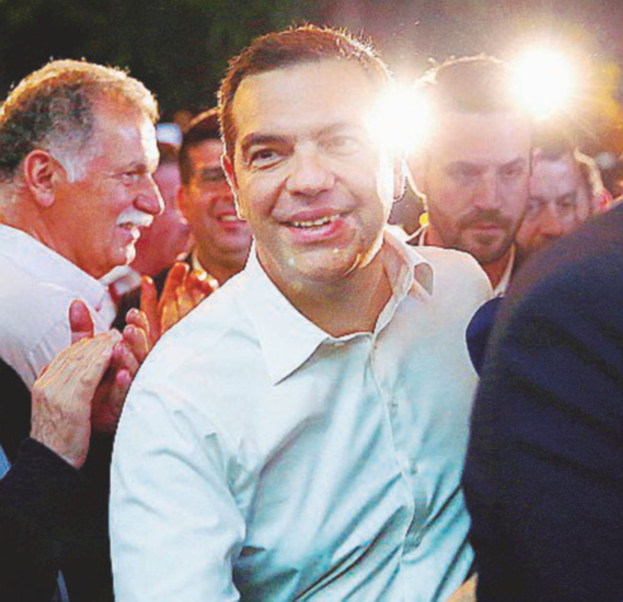 Copertina di “Elezioni anticipate”: così Tsipras tenta di sopravvivere accerchiato dall’ultradestra