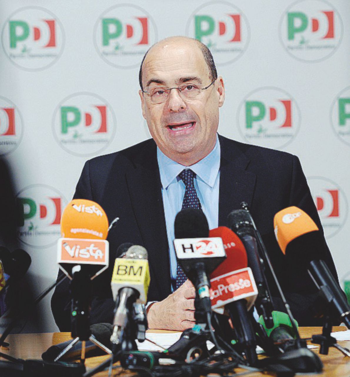 Copertina di Il Pd chiude ai 5Stelle: “Sono avversari”. Resta il rebus Renzi