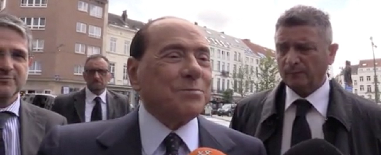 Copertina di Bruxelles, Silvio Berlusconi al summit del Ppe: “Io sempre stato in pista, purtroppo”. E su Orban: “Lo incontro dopo”