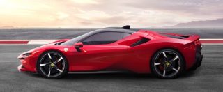 Copertina di Ferrari SF90 Stradale, svelata la prima Rossa ibrida plug-in della storia – FOTO