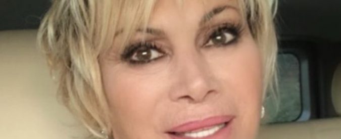 Carmen Russo su Ne Vedremo delle Belle: “Andare in onda contro Maria De Filippi è stato oggettivamente problematico. La tv? Io e mio marito Enzo Paolo Turchi abbiamo tante idee”