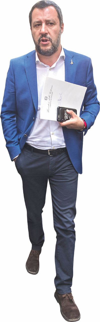 Copertina di “Dobbiamo aiutare Luigi”. Ma Salvini fa già il premier