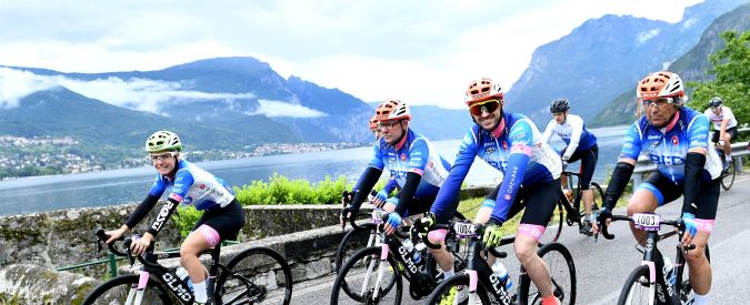 Giro d’Italia, il turismo a due ruote sfonda nel Belpaese. E nascono i ‘lycrantropi’