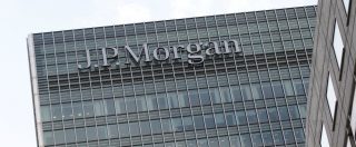 Copertina di Jp Morgan, 5 milioni di dollari a un dipendente discriminato: la banca d’affari gli negò il congedo di paternità