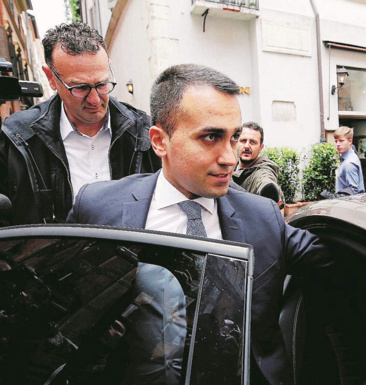 Plebiscito web per Di Maio ma Fico di nuovo in campo