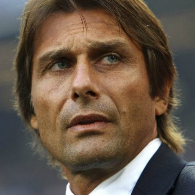 “Togliete la stella di Antonio Conte dallo stadio della Juve”: i tifosi bianconeri lanciano una petizione dopo la firma con l’Inter