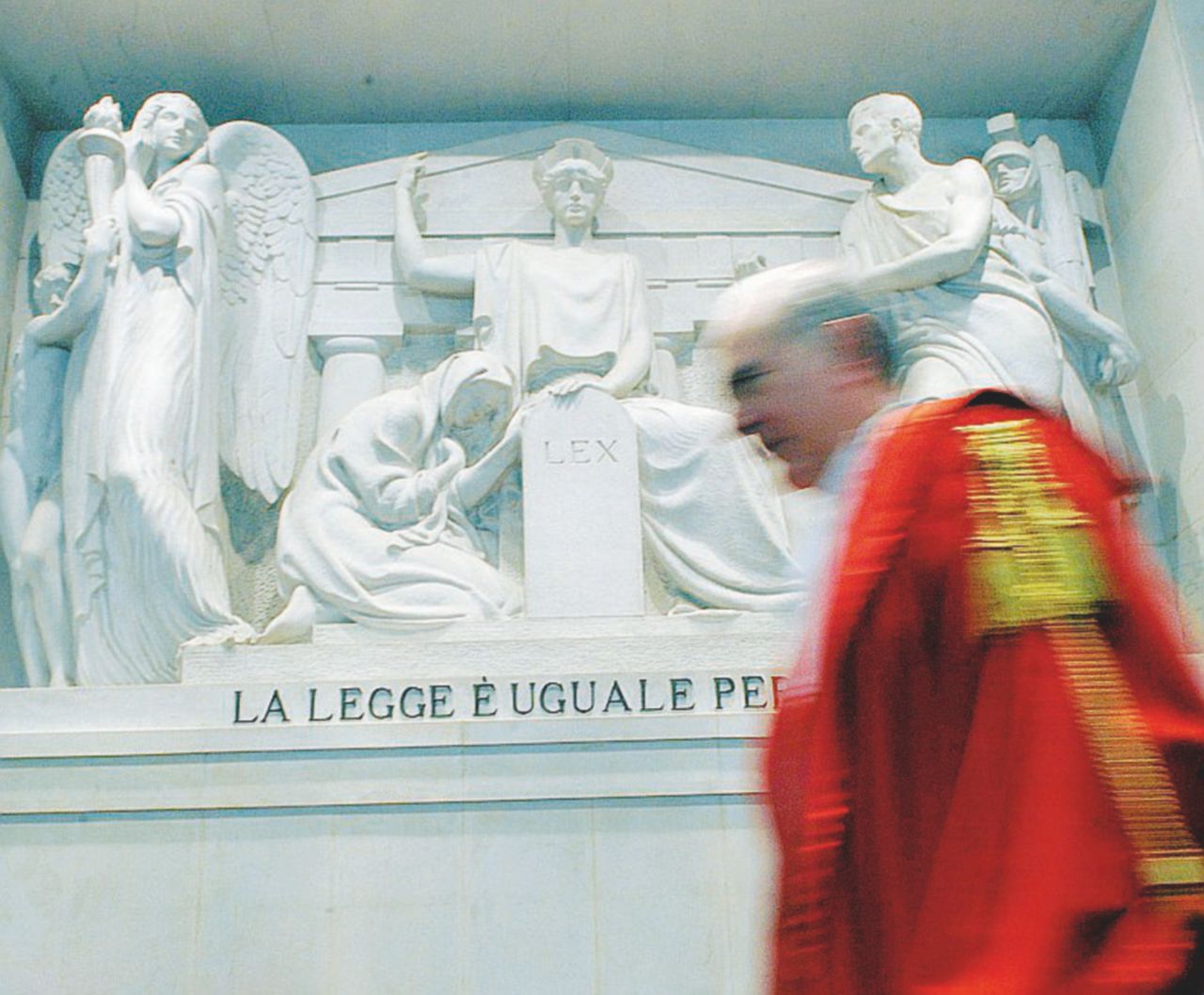 Copertina di “Basta lottizzare, ora vertici a rotazione”. Ma la rivolta delle toghe è ancora lontana