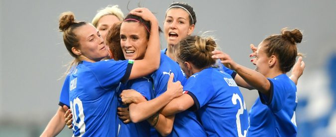 Mondiali calcio femminile 2019, oggi tocca alle Azzurre. Ecco perché incollerò mio figlio maschio alla tv