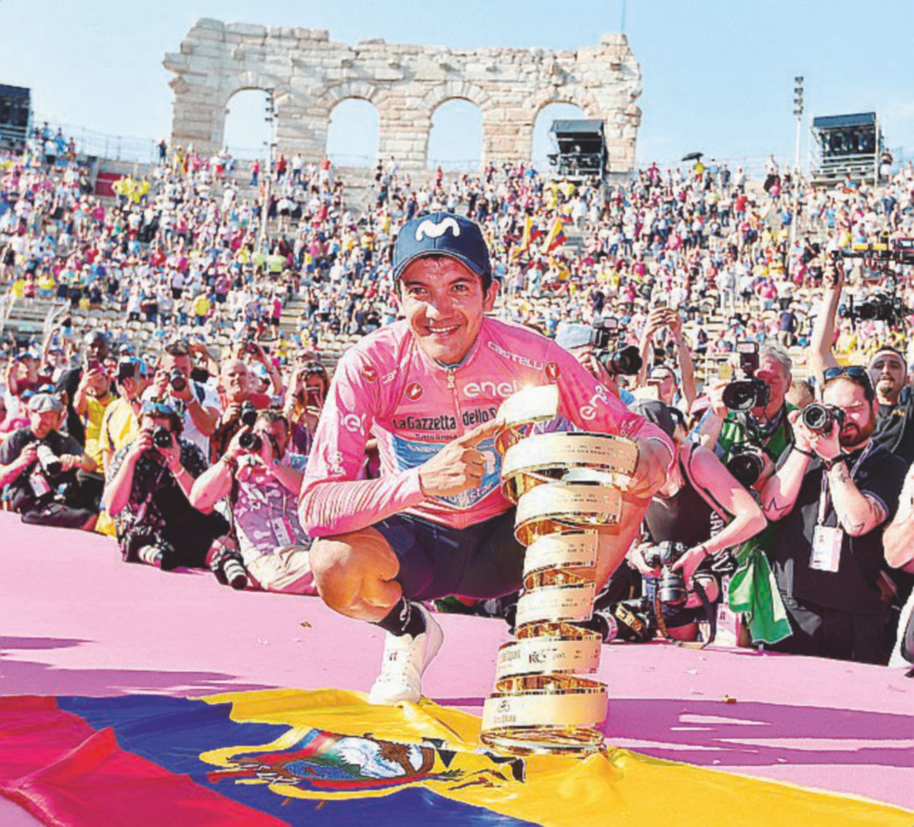 Carapaz, l’equadoriano rosa. Nibali è secondo