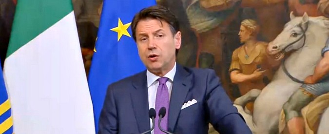 Copertina di Governo, Conte: “Non possiamo lavorare se continuiamo con veline e freddure a mezzo social”