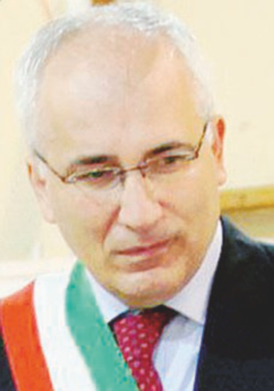 Appalti pilotati, divieto di dimora per il sindaco di Melfi