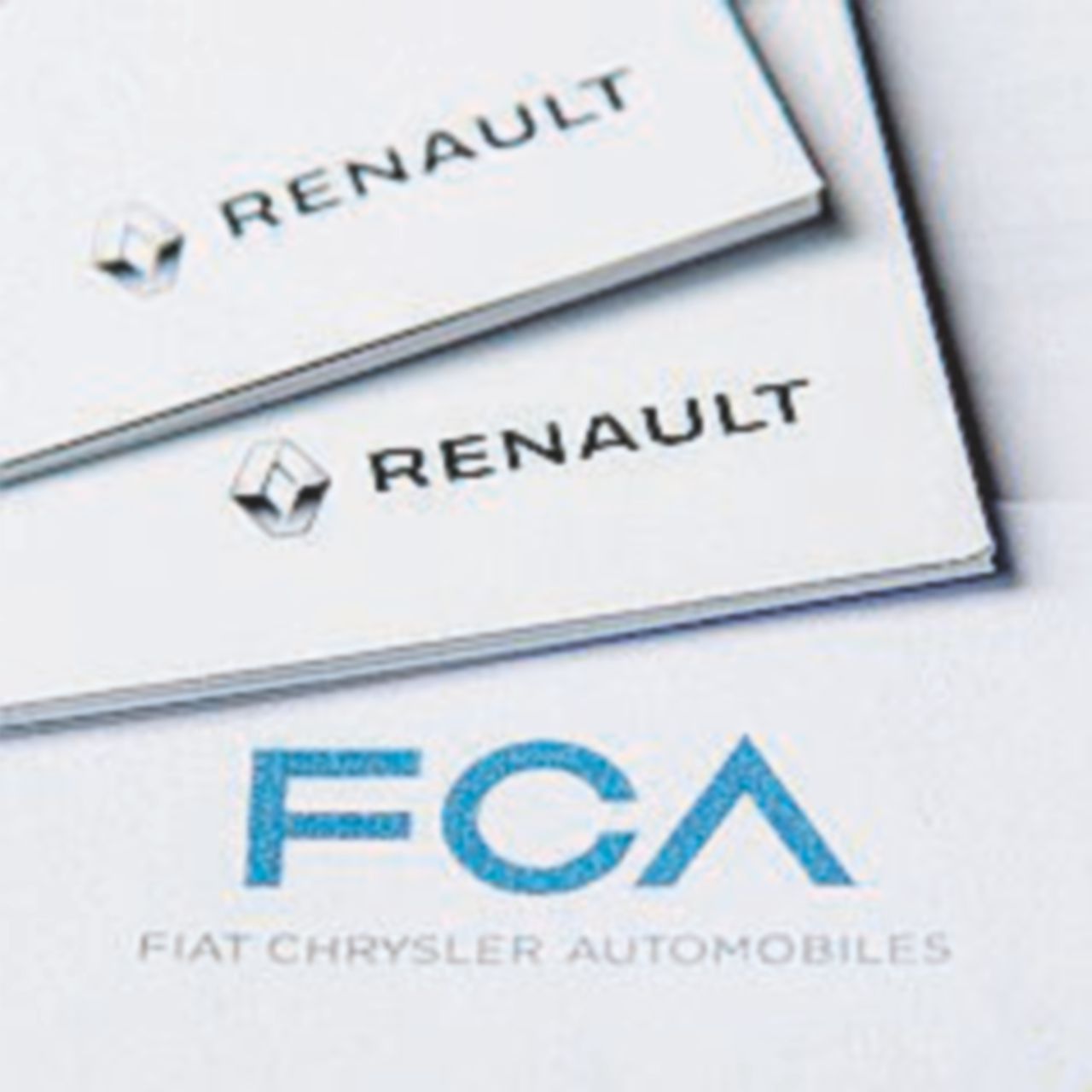 Copertina di Fca-Renault, in cda un posto per Parigi. Ma  tutto rinviato all’incontro di oggi