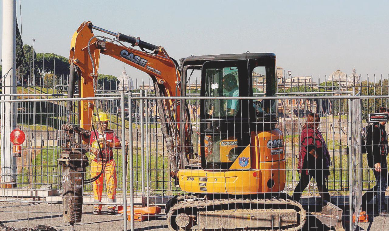 Copertina di Sbloccacantieri, accordo Lega-M5s: tetto subappalti al 40%, proroga dell’appalto integrato, mani libere a piccoli Comuni