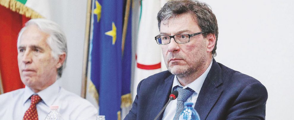 Rivali - Il presidente del Coni, Giovanni Malagò e il sottosegretario leghista Giancarlo Giorgetti Giorgetti si prende tutto: arriva la Consip dello sport