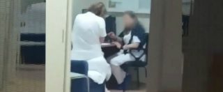 Copertina di Nola, bambino di tre mesi piange nel reparto di pediatria ma le infermiere lo ignorano e si mettono lo smalto: il video