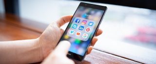 Copertina di Facebook, WhatsApp e Instagram: vietate le preinstallazioni sugli smartphone Huawei non ancora prodotti