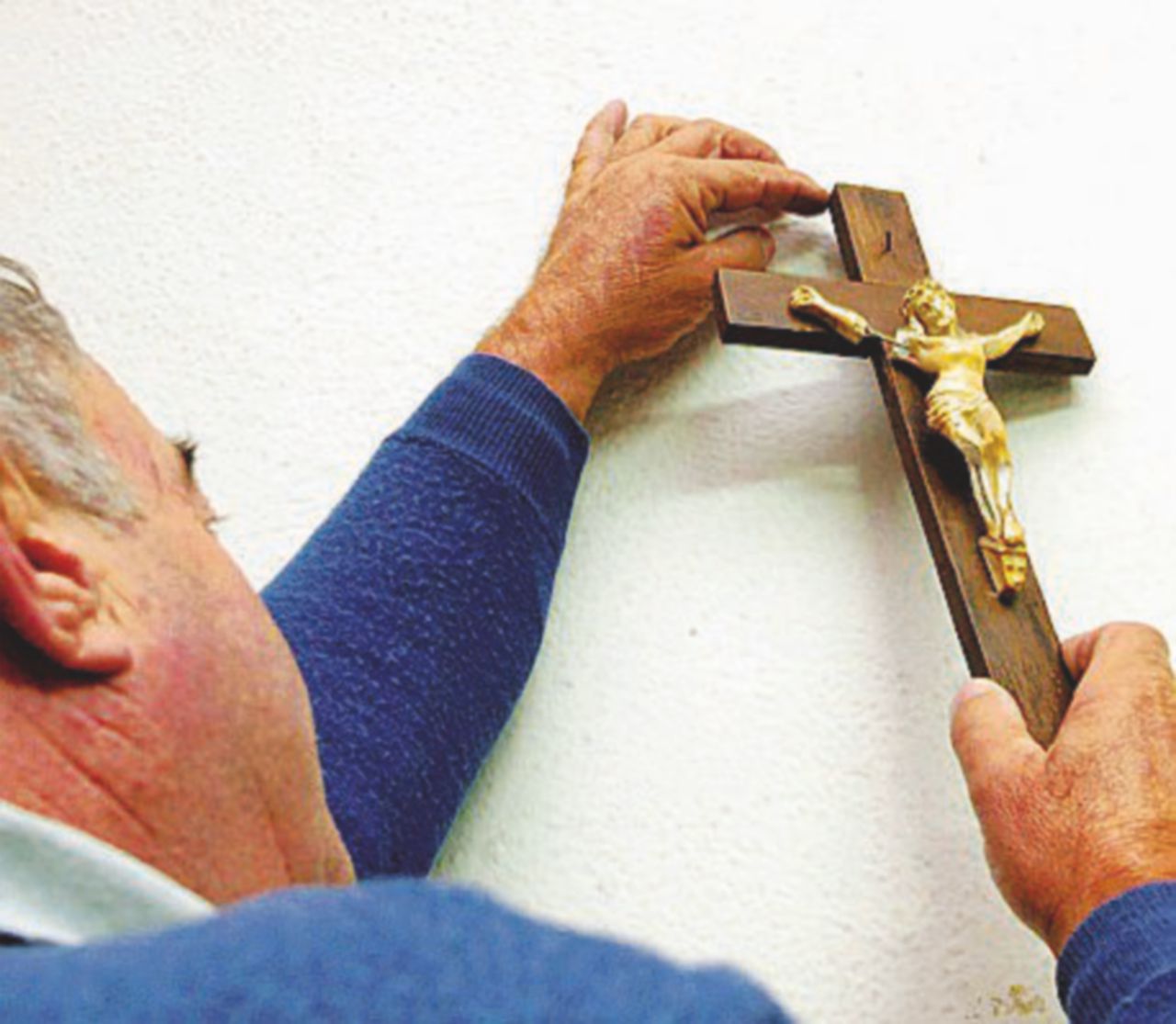 Copertina di Il direttore dell’Ospedale ordina: “Crocifisso obbligatorio nelle stanze di degenza”