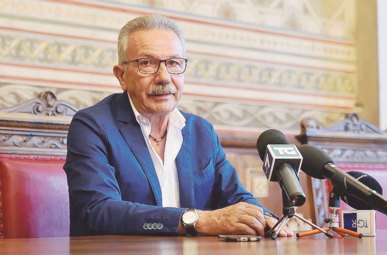 L’acrobata  leghista: è ai domiciliari, ma “torna” sindaco