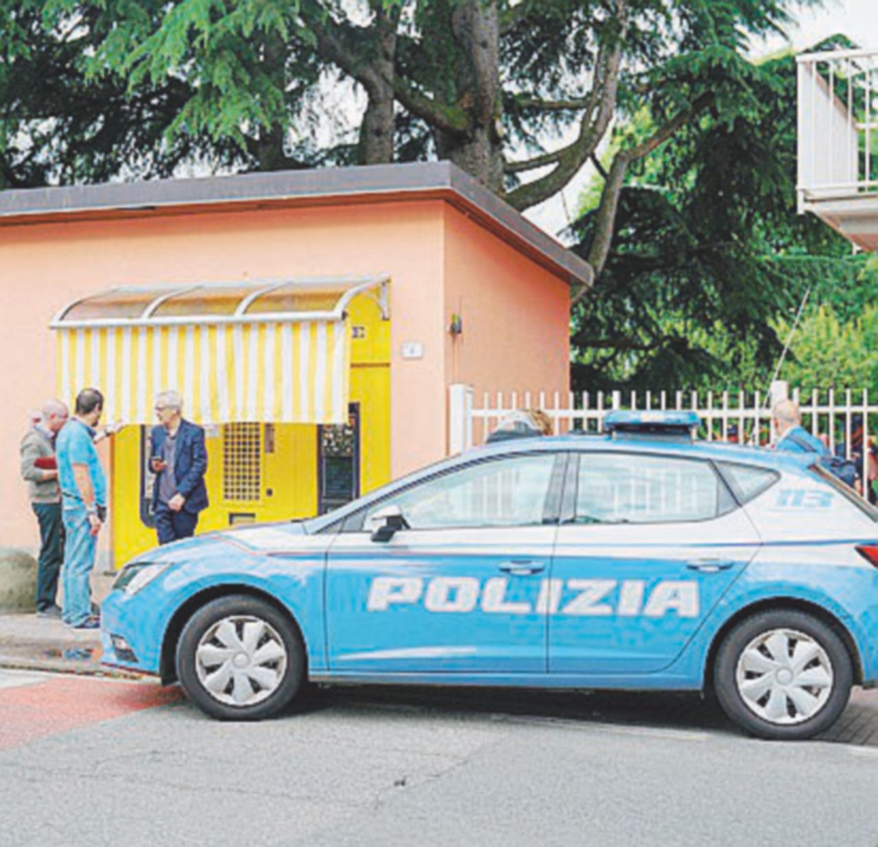 Copertina di Scende di casa per difendere il negozio e uccide un ladro: “Legittima difesa da valutare”