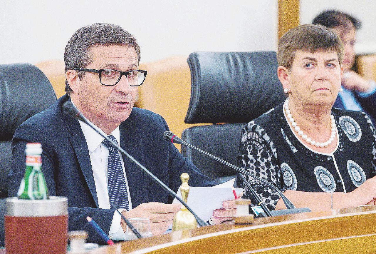 Copertina di Lo scontro ridisegna il Csm C’è chi rivuole gli autosospesi