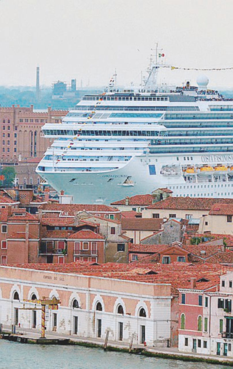 Grandi Navi, la politica indifferente