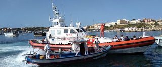 Copertina di Migranti, 38 sbarcano a Lampedusa trainati dalla Guardia costiera: a bordo anche bambina. Terzo arrivo in due giorni