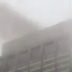 Copertina di Usa, elicottero contro un grattacielo a New York sulla 7th Avenue a Manhattan: incendio sul tetto. Morto il pilota