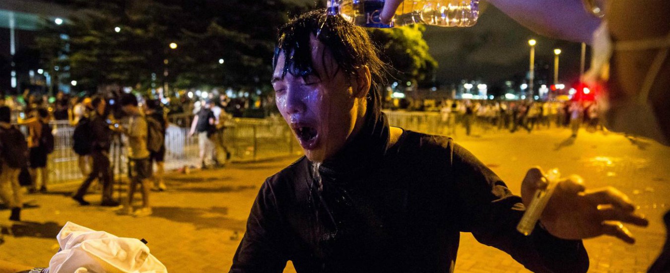 Copertina di Hong Kong, linea dura sulla legge per l’estradizione in Cina. Scontri con la polizia durante il corteo