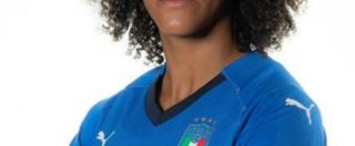 Copertina di Sara Gama, la capitana della Nazionale femminile di calcio insultata sui social: “Come fa a essere italiana?”