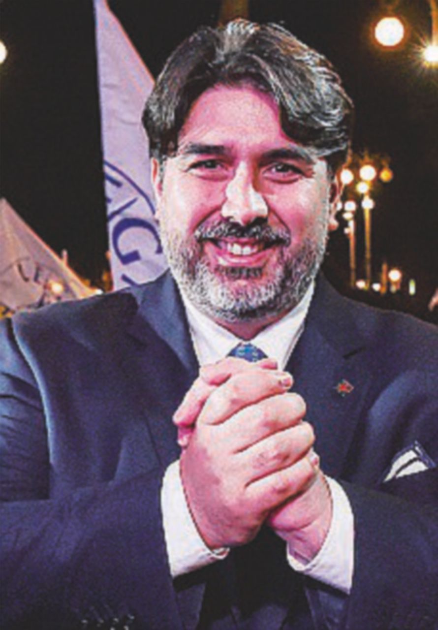 Solinas è presidente ma ancora non lascia il seggio da senatore