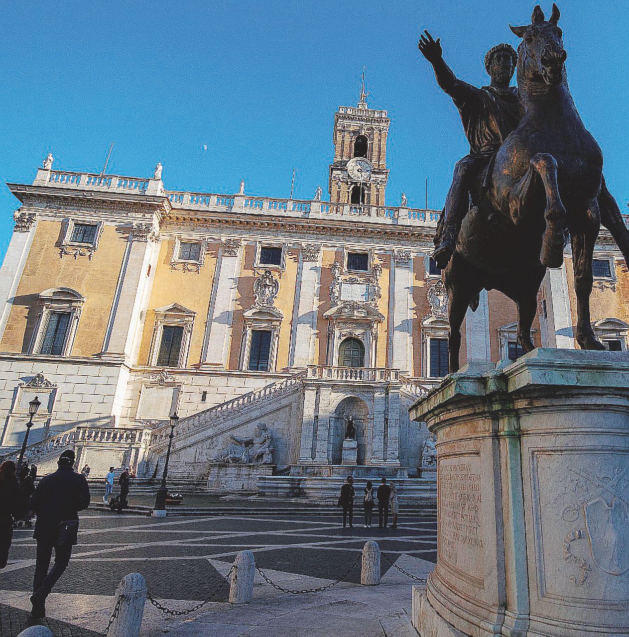 Copertina di Ok al Salva-Roma e arriva la norma anti De Laurentiis