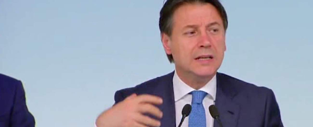 Copertina di Manovra, Conte: “Sono presidente del consiglio dei ministri, non ho bisogno di delega per trattare con Ue”