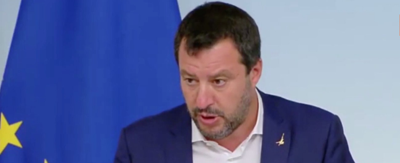 Copertina di Via libera al Decreto Sicurezza bis, Salvini illustra le novità del provvedimento dopo il cdm: “Habemus decretum”