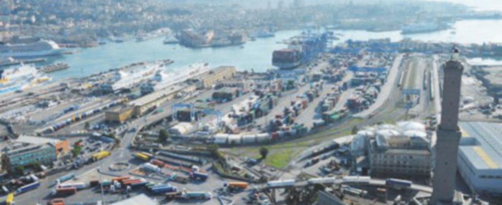 Lanterna - Il porto di Genova - Ansa Una civile e una militare: il dilemma della doppia commessa identica per i sauditi