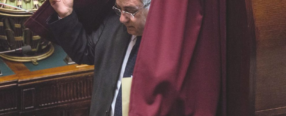 Ave Cesaro - Il senatore berlusconiano Luigi Cesaro, già sodale di Nicola Cosentino - LaPresse Salvare ’a Purpetta: la sceneggiata di Camera e Senato