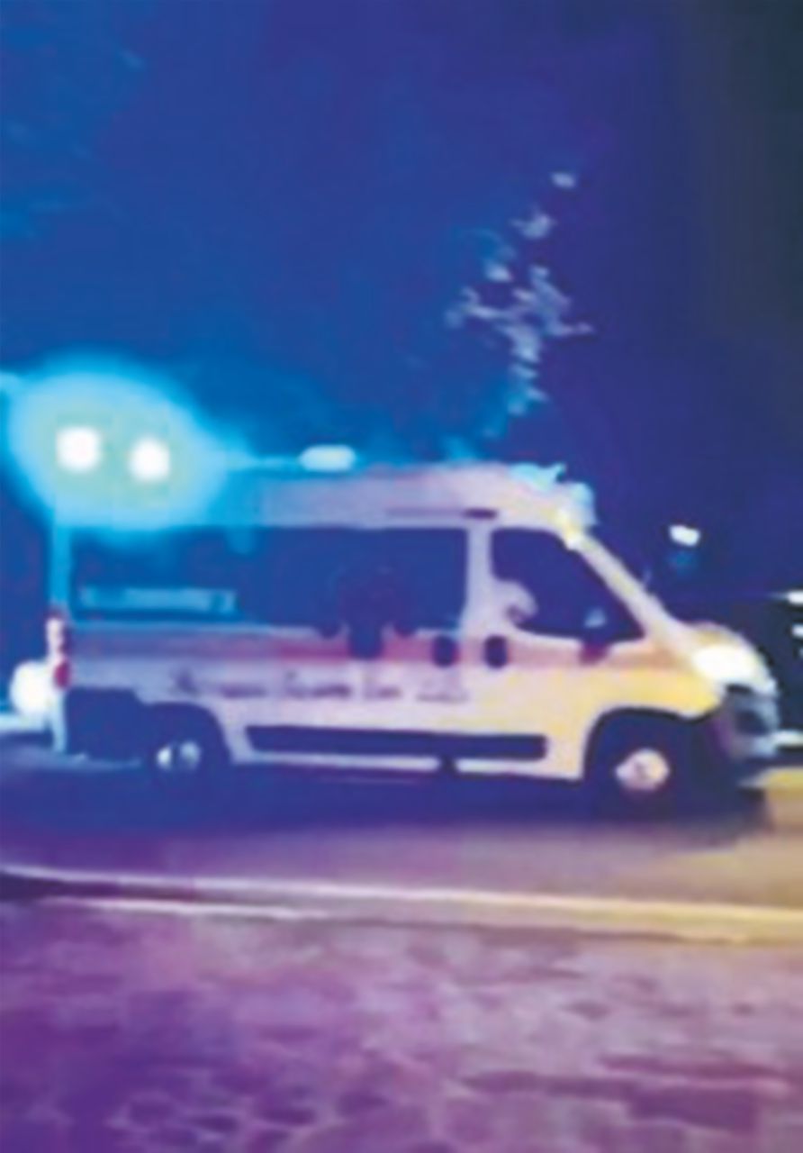 S’indaga sul corteo di ambulanze per Mister Fritture S’indaga sul corteo di ambulanze per Mister Fritture