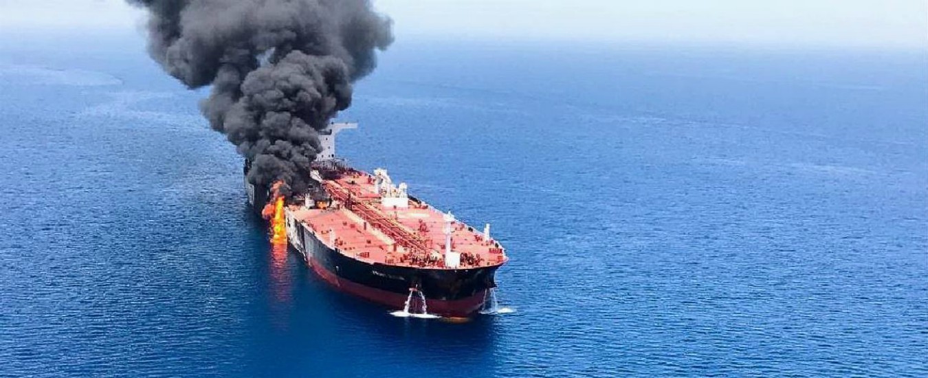 Oman, due petroliere sono in fiamme nel Golfo. Segretario di Stato Usa: “Attaccate dall’Iran per aumentare tensioni”