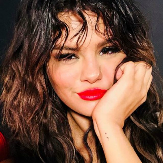 Selena Gomez dice addio ai social: “E’ malsano. Mi fanno sentire depressa”