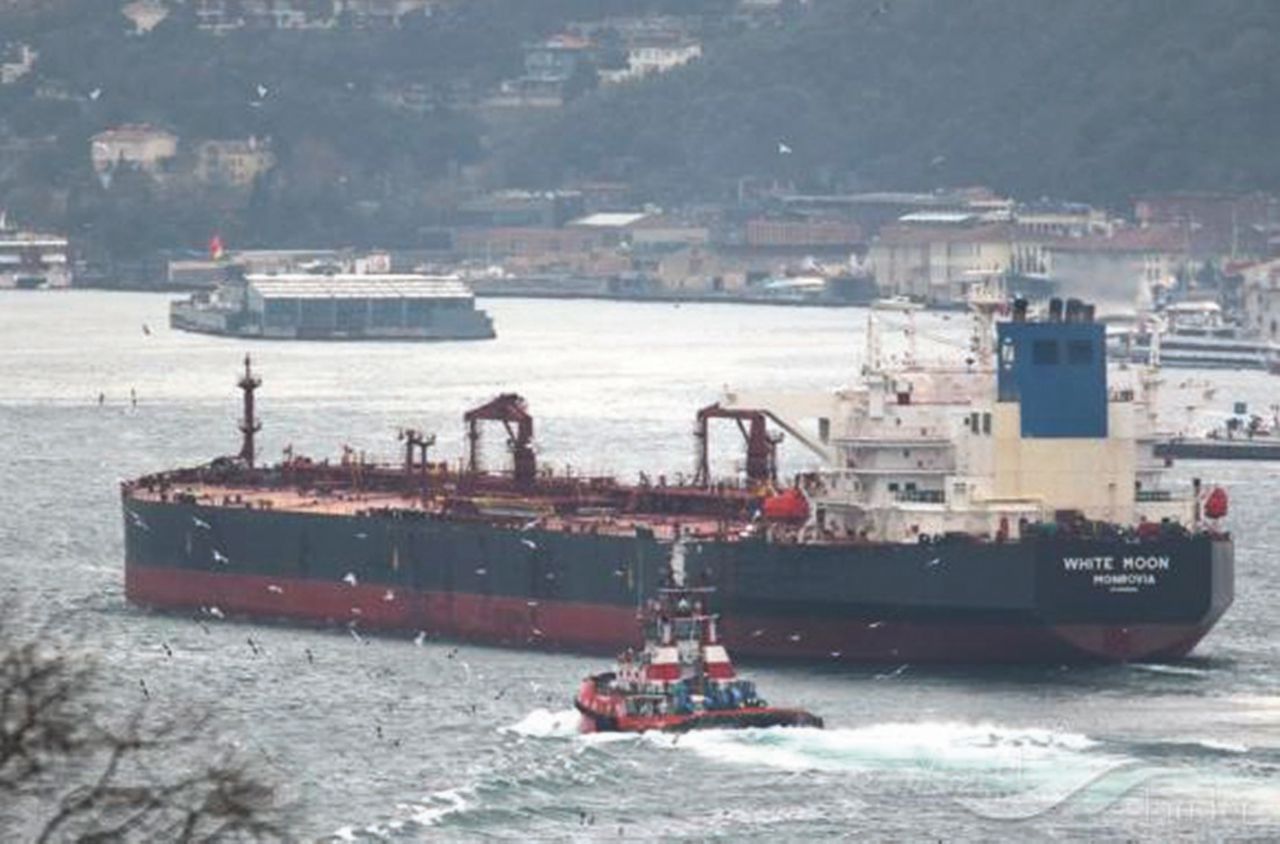 Copertina di “Descalzi dica da dove arriva il petrolio ‘sbagliato’  di Eni”