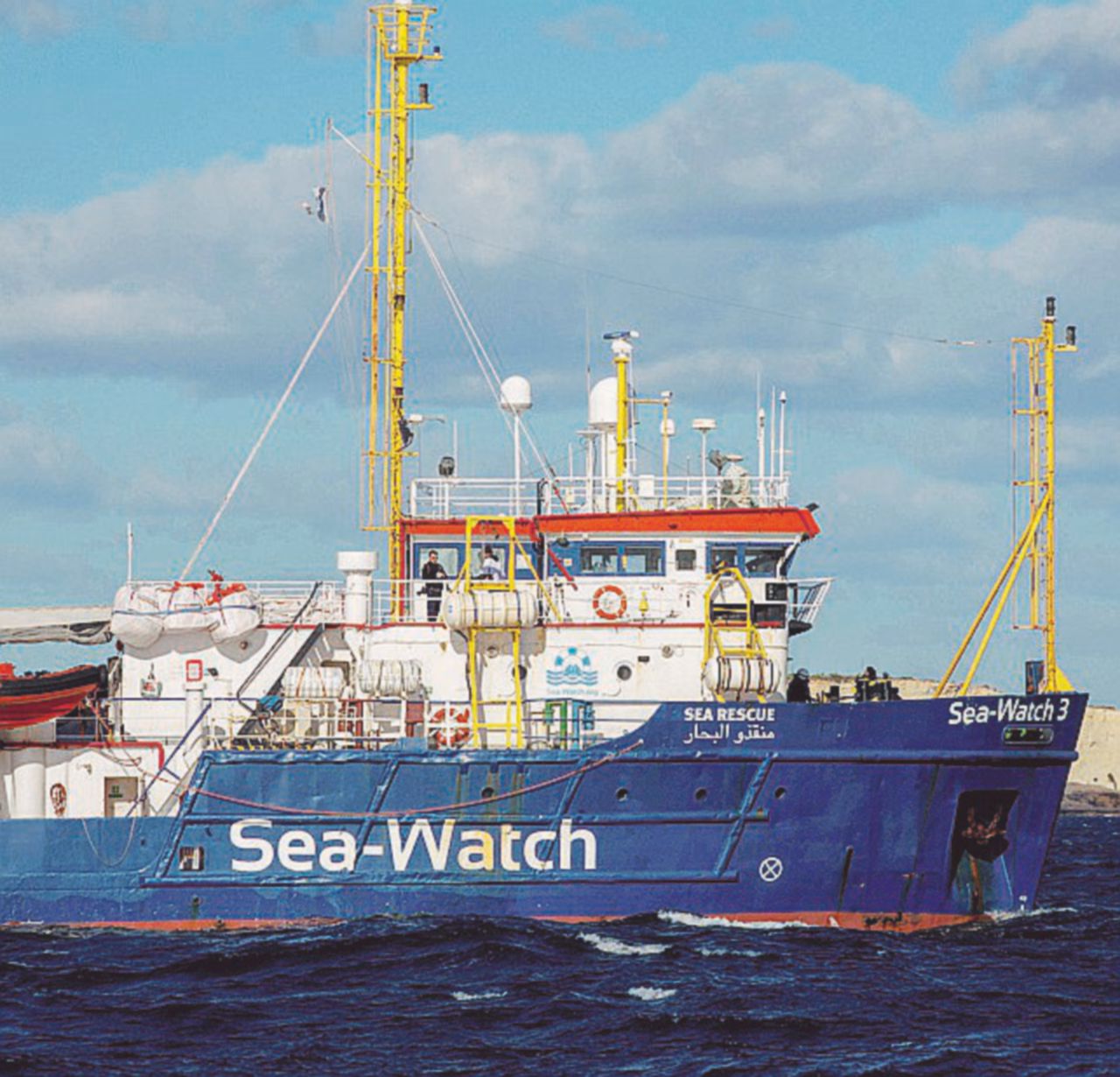 Copertina di “SeaWatch? Pirati sequestratori di migranti”
