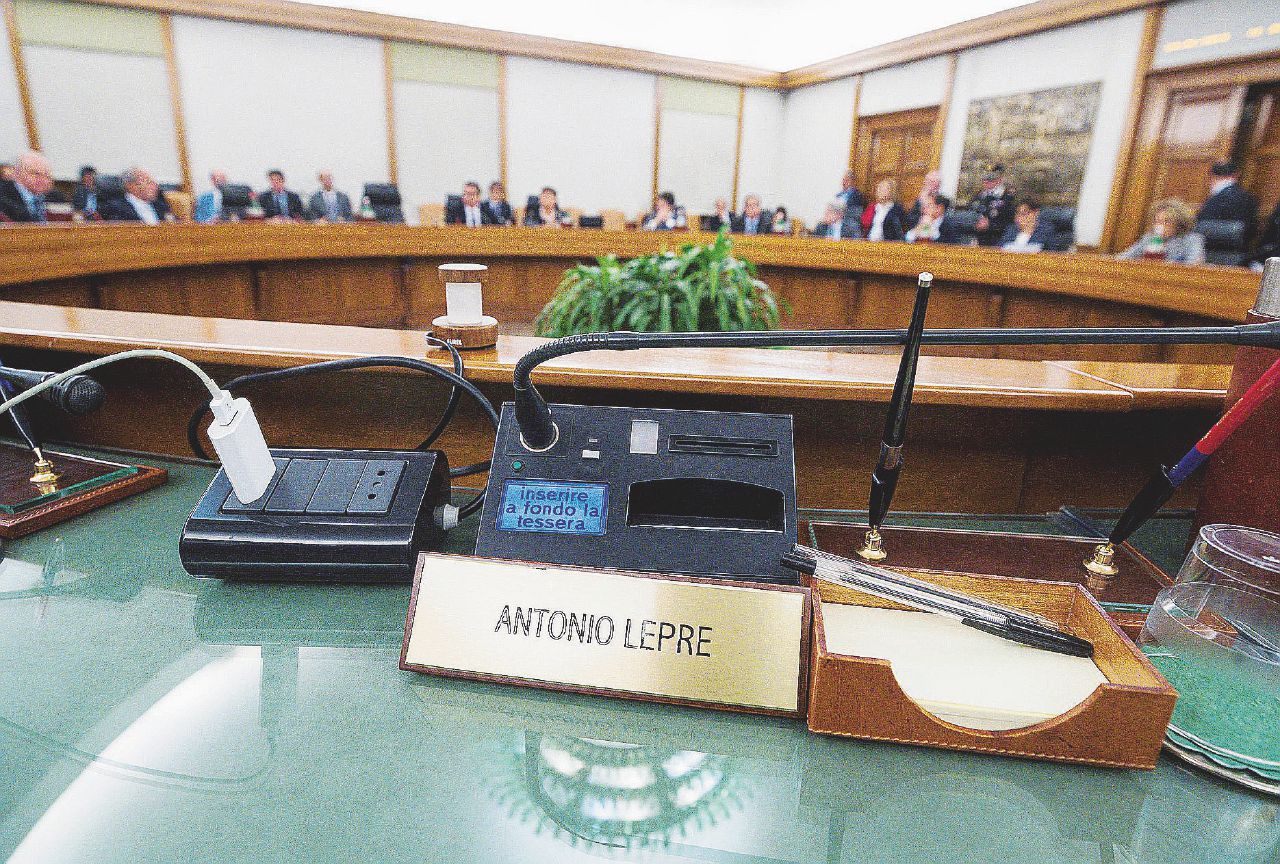 Copertina di Il Csm perde un altro pezzo. Il Colle ordina le suppletive