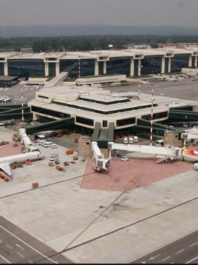 Gli trovano ovuli nella pancia e lo trattengono in aeroporto per ore: ma l’uomo aveva semplicemente mangiato fagioli Gli trovano ovuli nella pancia e lo trattengono in aeroporto per ore: ma l’uomo aveva semplicemente mangiato fagioli