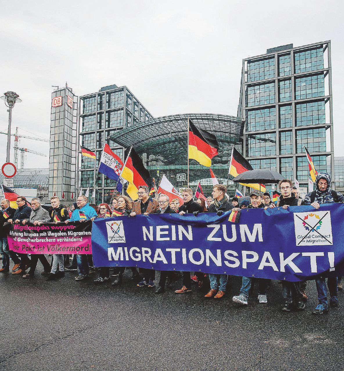 Copertina di Germania: dagli al prete AfD, dopo i migranti la “crociata” anti-Chiesa