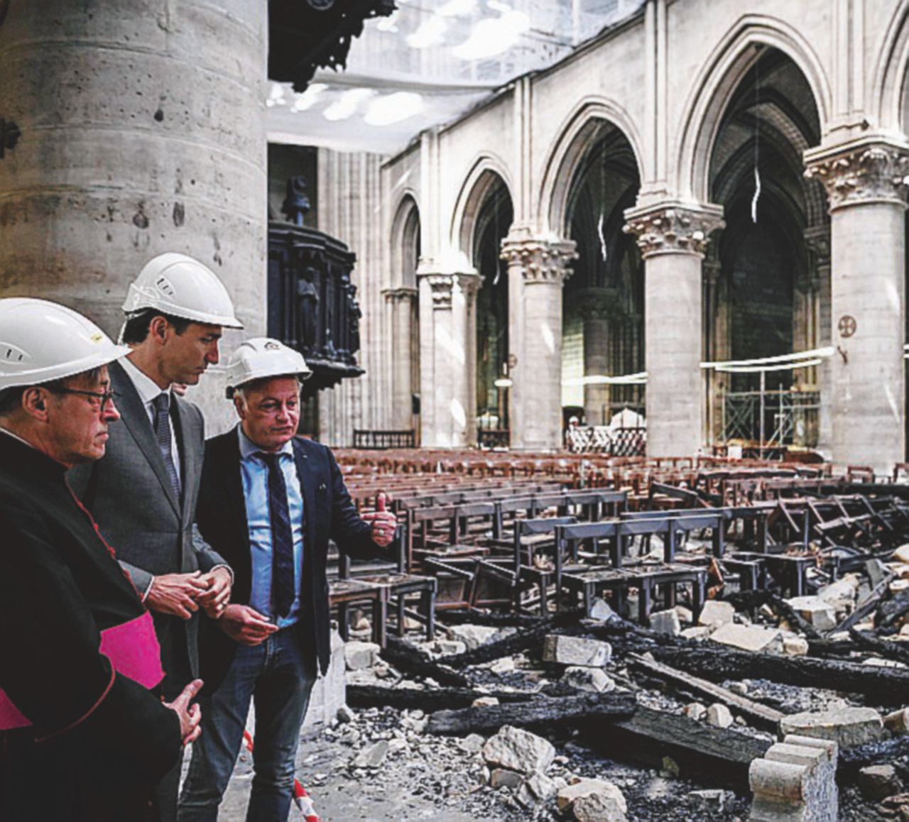 Notre-Dame: tante promesse, pochi soldi