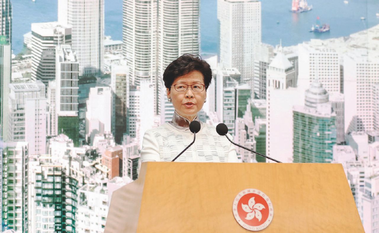 Copertina di Carrie, la contessa di Hong Kong troppo amica del Dragone