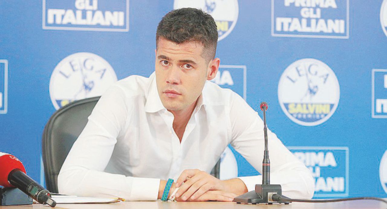 Copertina di Il vicesegretario leghista nei guai per un video